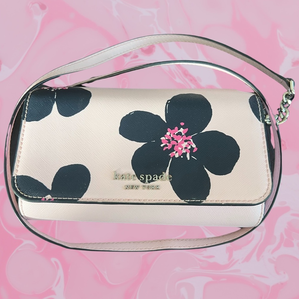 Kate Spade New York

CAMERON SMALL FLAP CROSSBODY